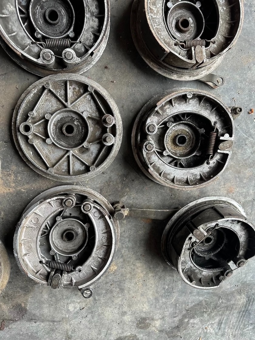 Predám brzdový štít s nápisom usable range JAWA 350 ČZ 175 - - 9