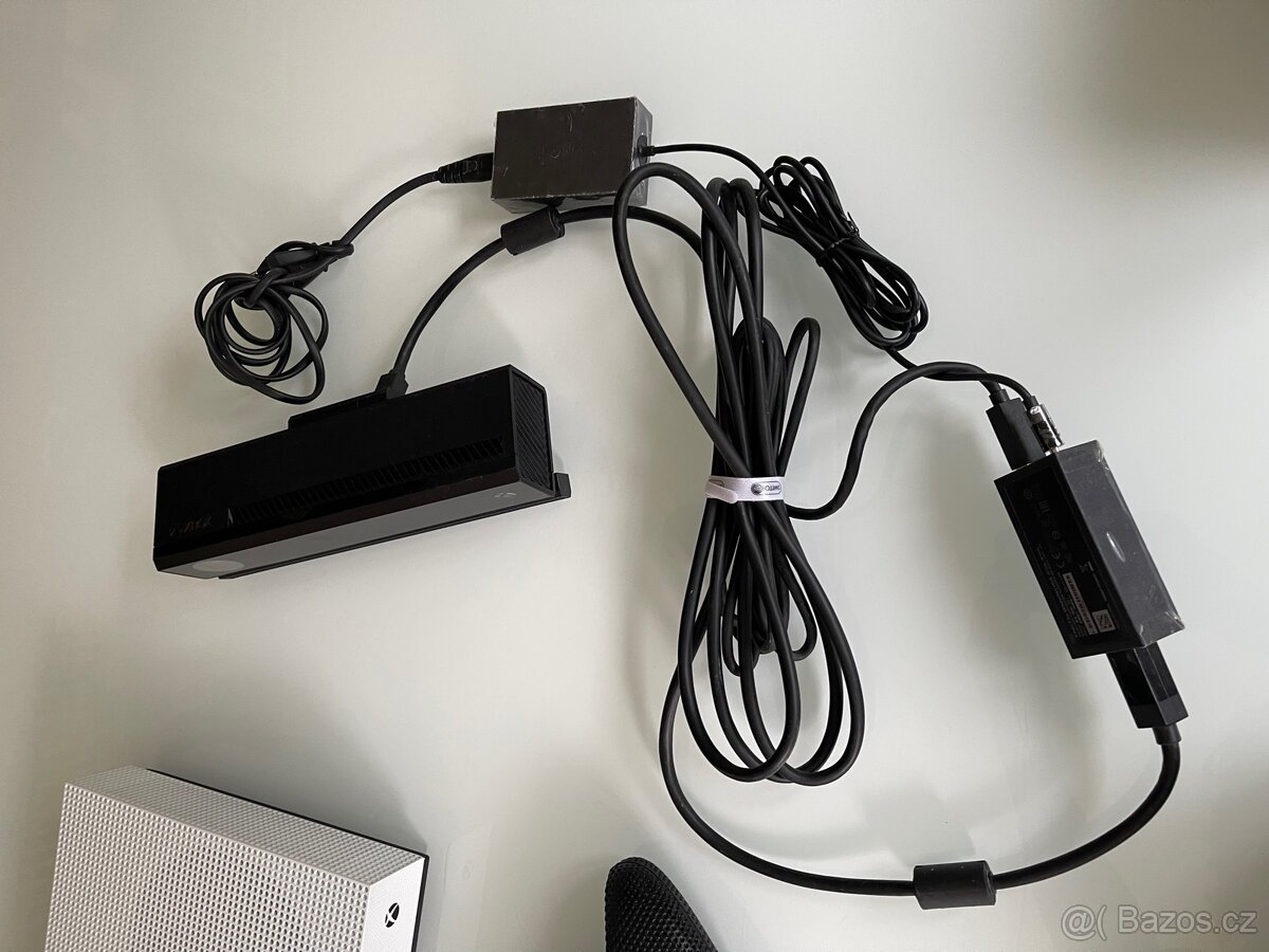 Prodám Xbox One S 500 GB / Minecraft edice - 9