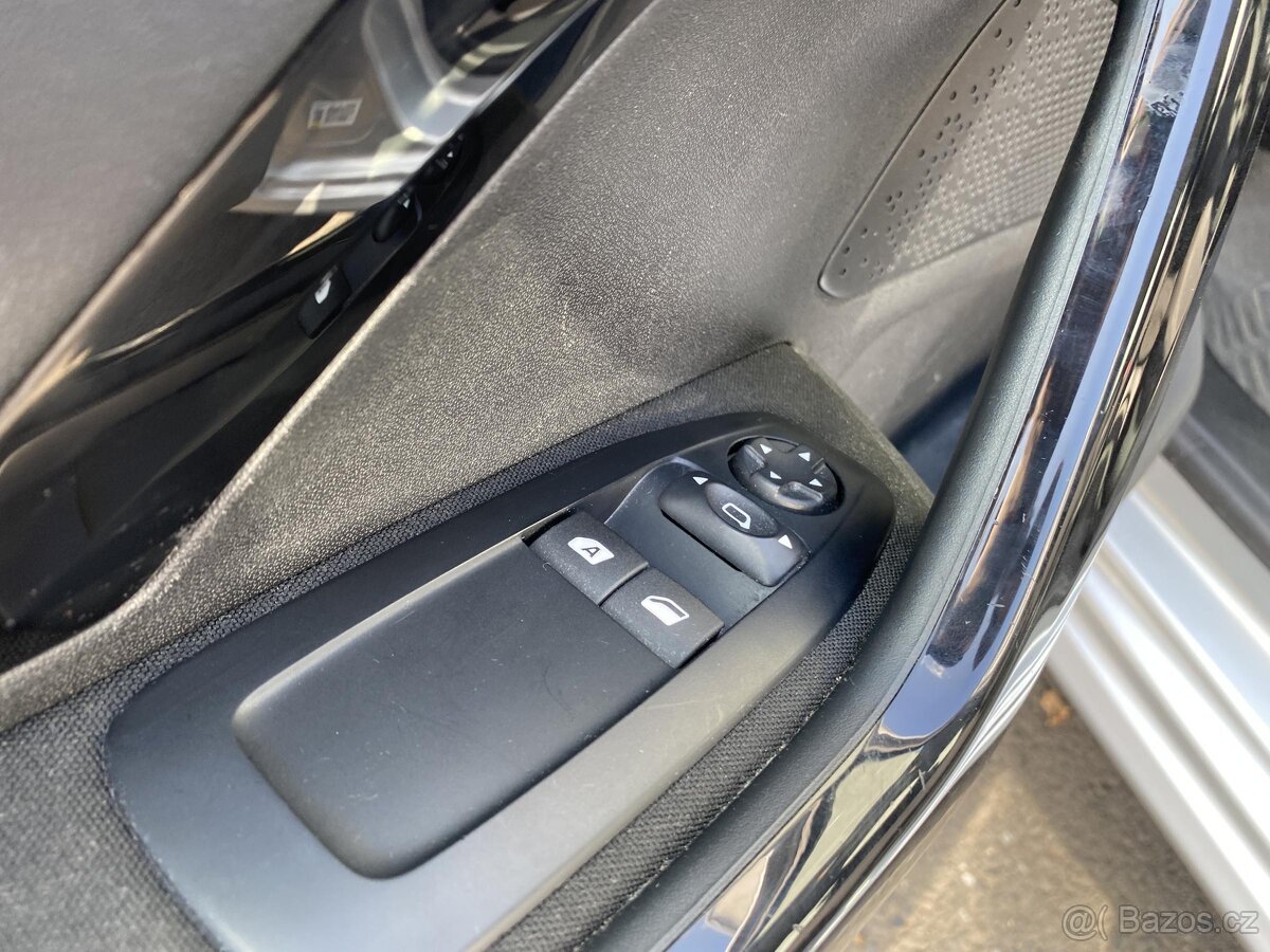 Peugeot 208 1.2PT , 60 kW benzín, 2017 - 9