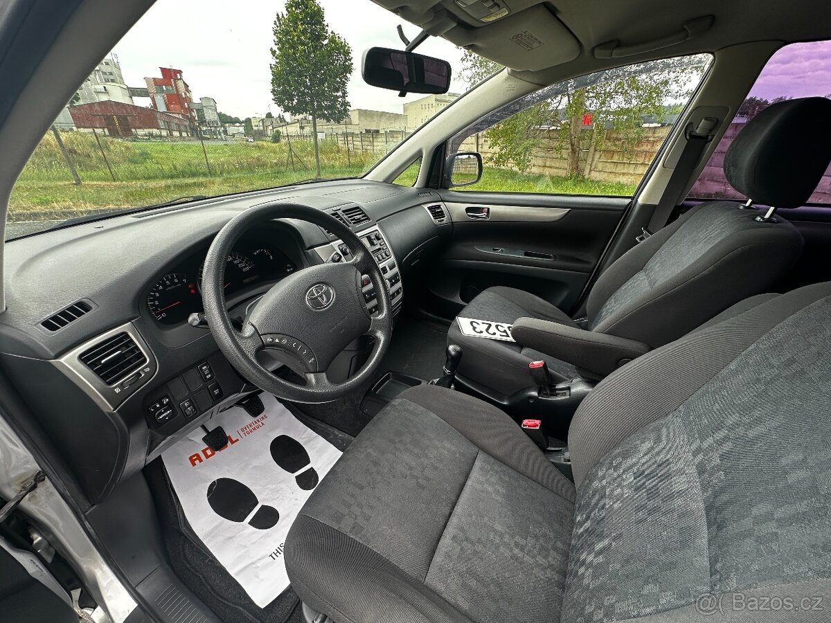 TOYOTA AVENSIS VERSO 2.0 110kW - 9