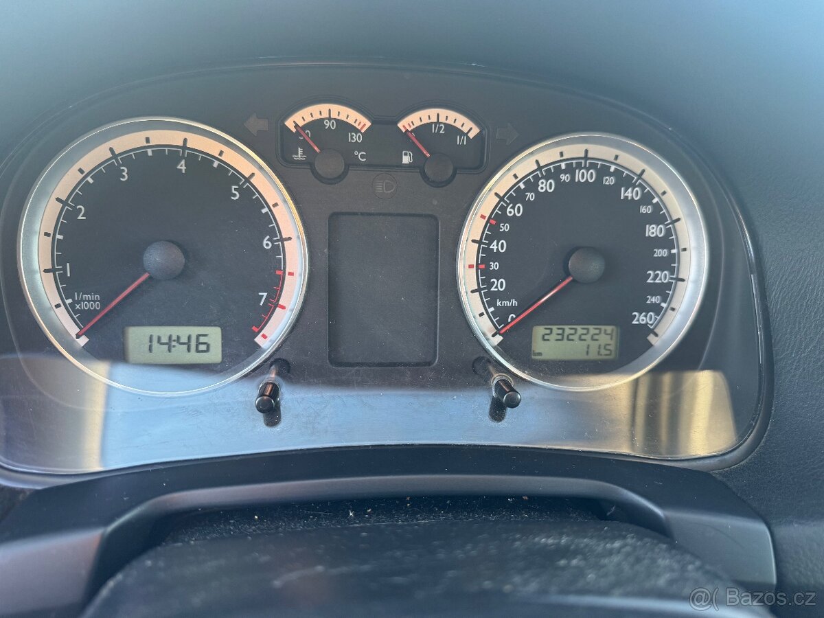 VW Golf IV 1,6i 77kW, tažné, NOVÁ STK - 9