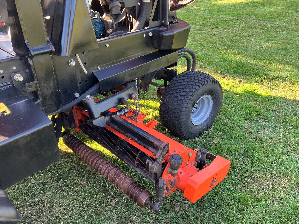 Jacobsen 305 nové pneu - 9