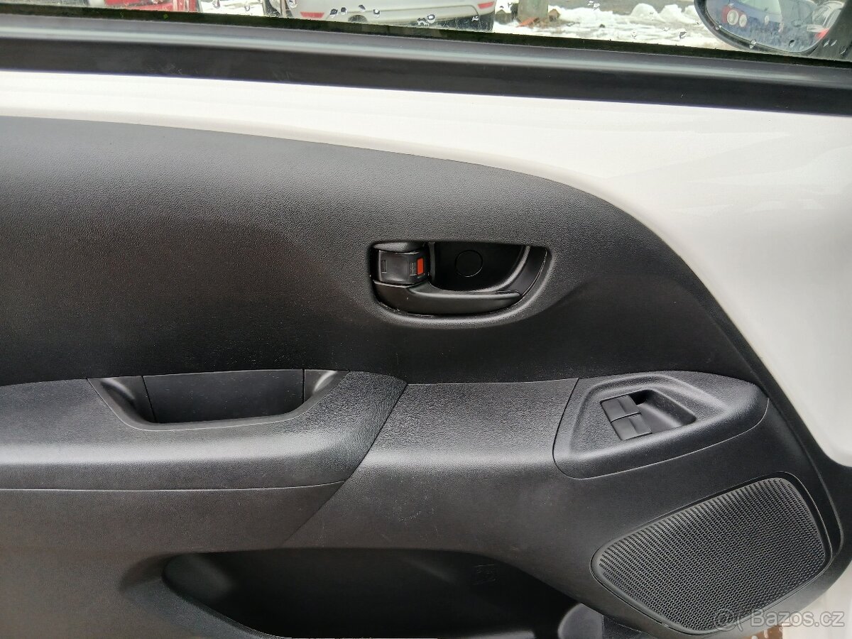 Toyota Aygo 1.0, 51 kW, klima - 9