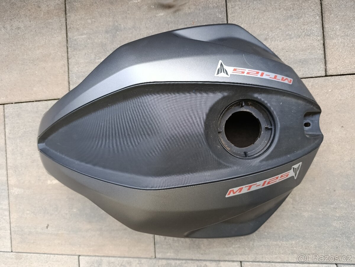 Plasty na nádrž Yamaha MT 125 rv 2016 - 9