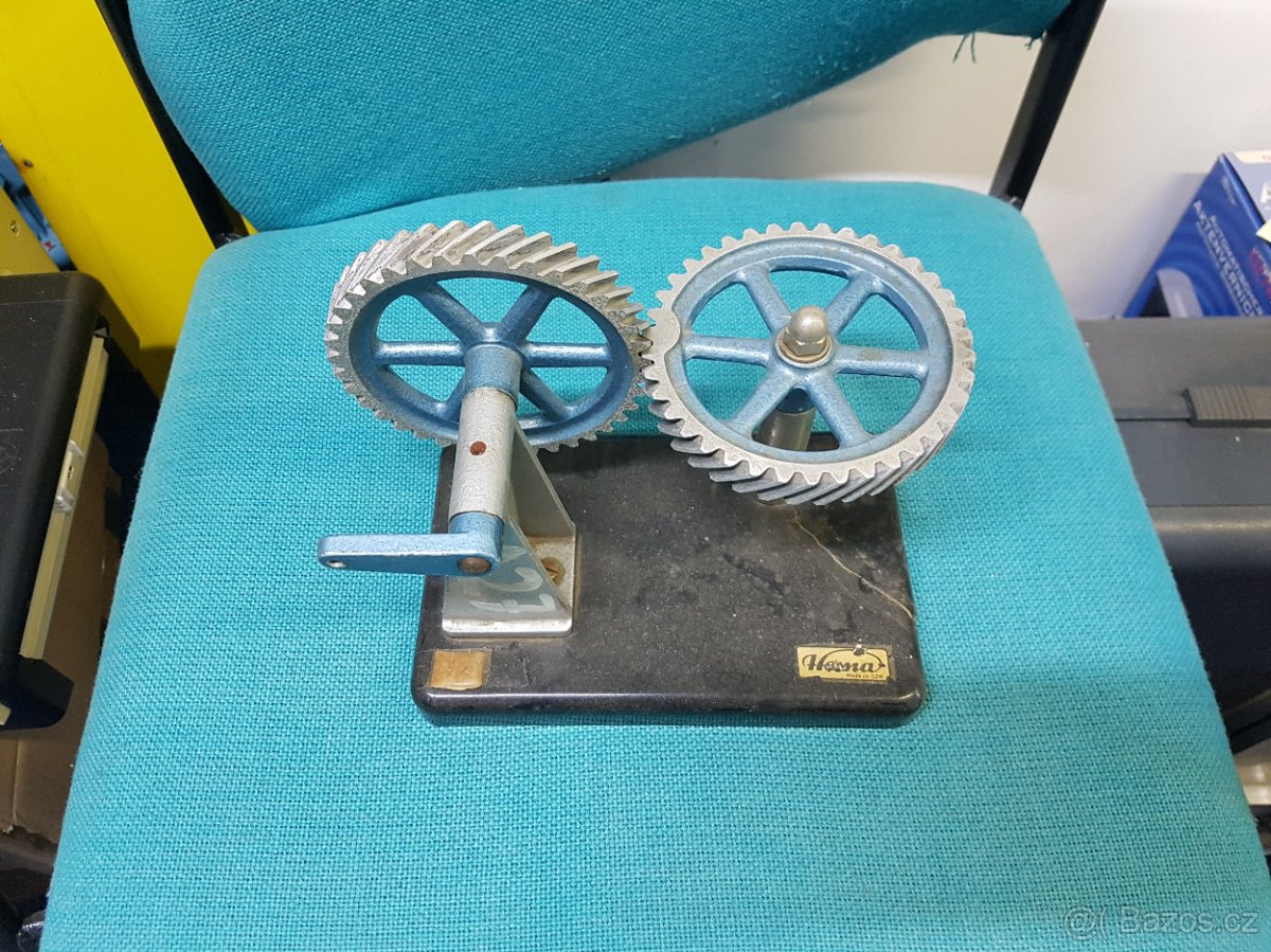 ORIG.STARÉ MODELY AUTOŠKOL HEMA + stará ČZ 125 - 9