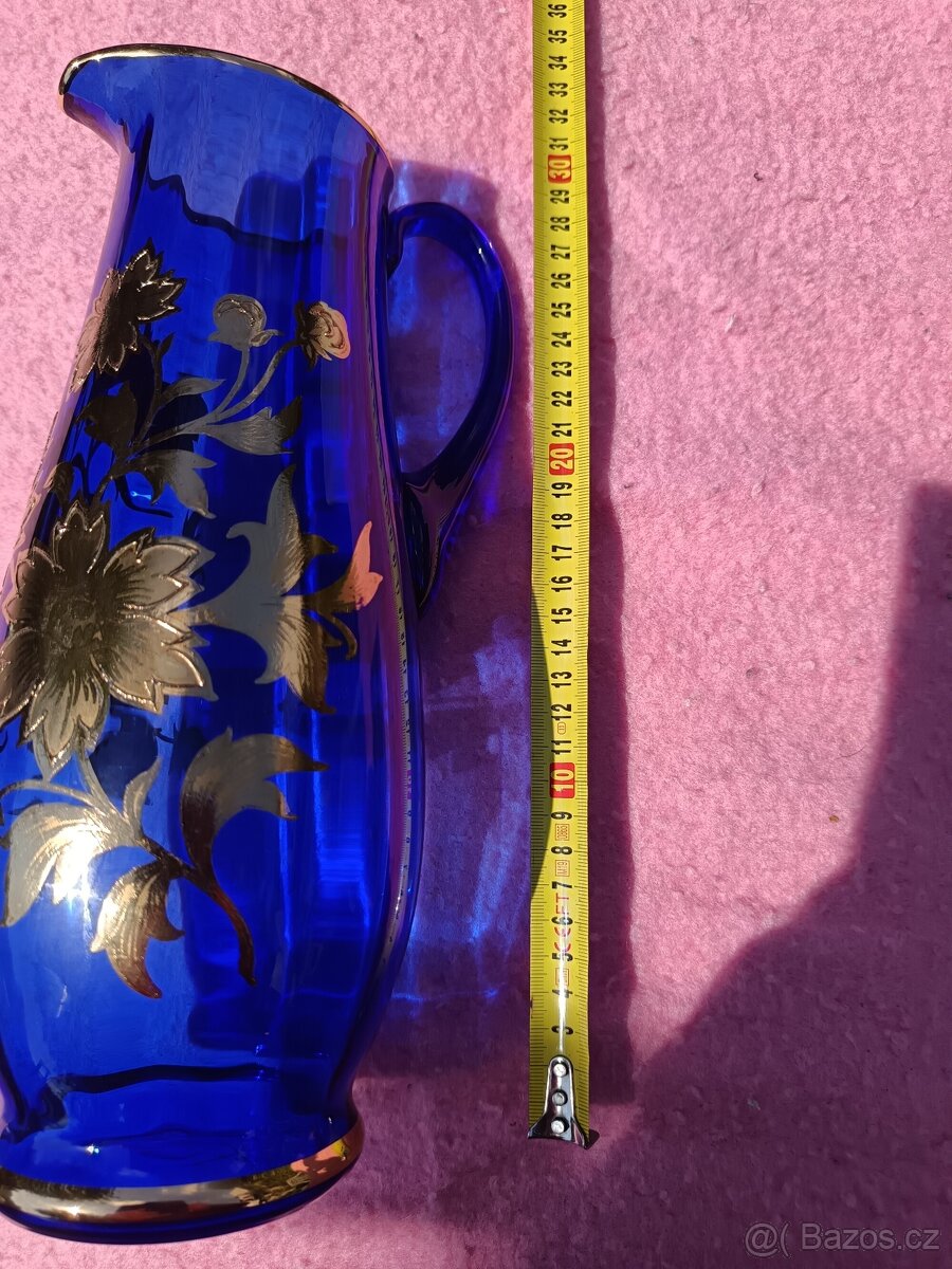 Modrý skleněný džbán se zlatými květinami - 9