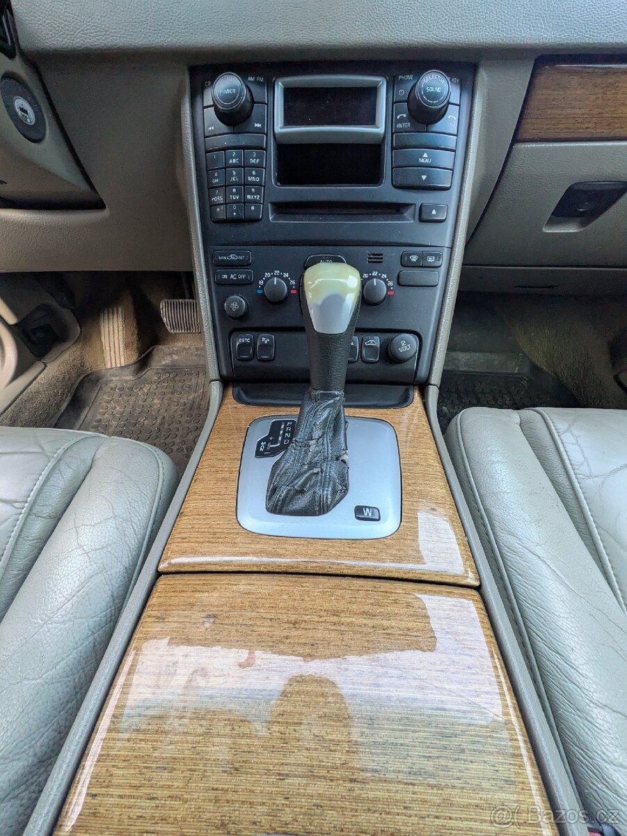 Volvo XC 90 - 9