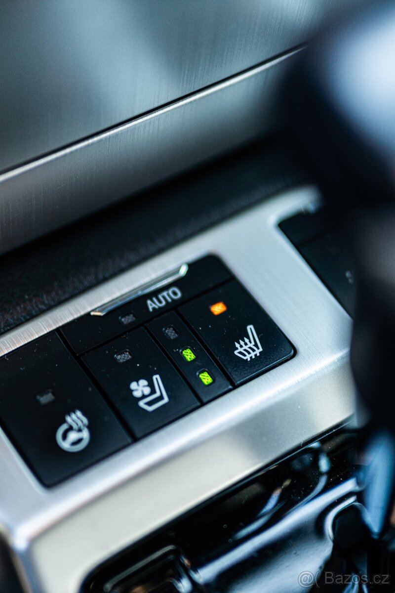 Toyota Land Cruiser 4.5 L V8 Executive Lounge - 9