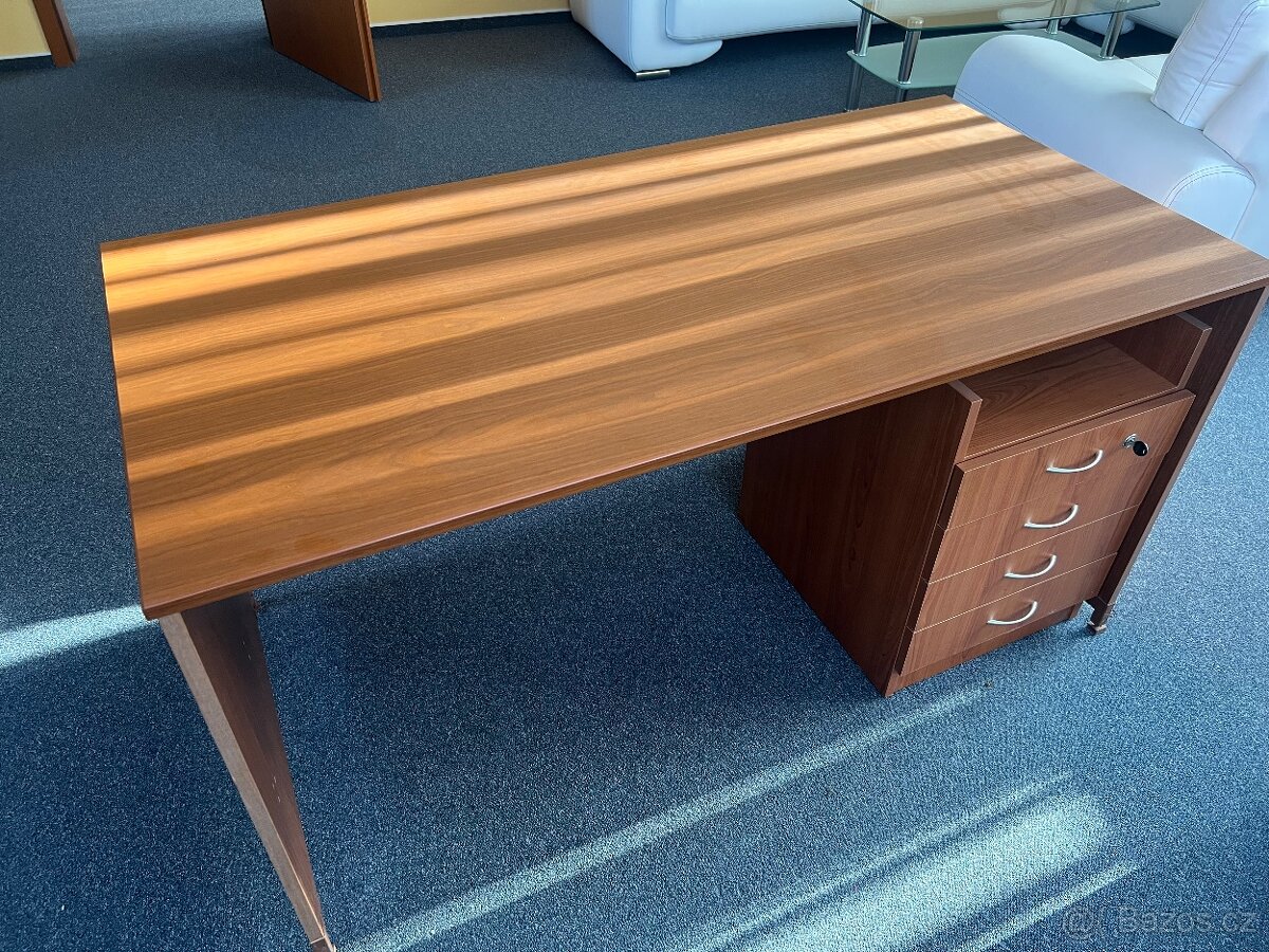 SET skříni a stolů s tmavým dřevěným dekorem - 9