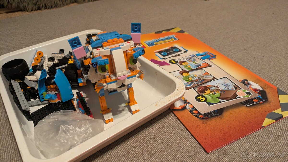 LEGO BOOST 17101 - kompletní sada s USB adaptérem navíc - 9