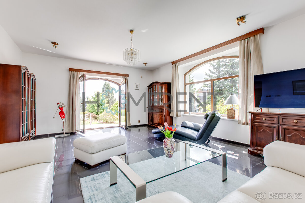 Exkluzivní rodinný dům 7+1, terasa, dvojgaráž, zahrada, u Je - 9