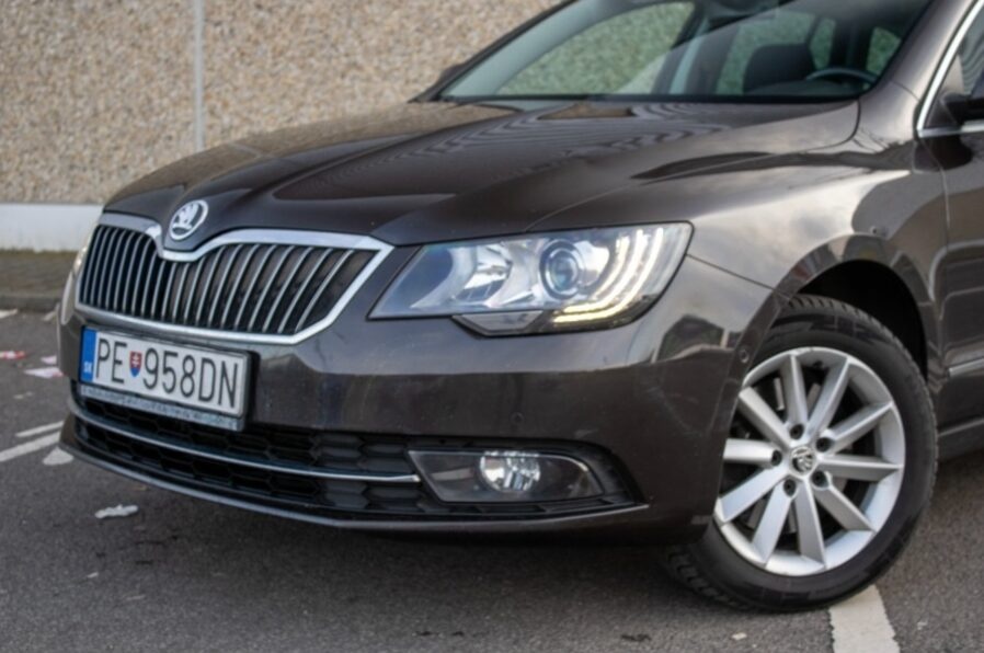 ŠKODA SUPERB 2.0 TDI DSG - 9