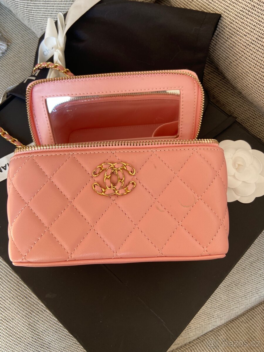 Kožená crossbody kabelka Chanel Vanity - 9