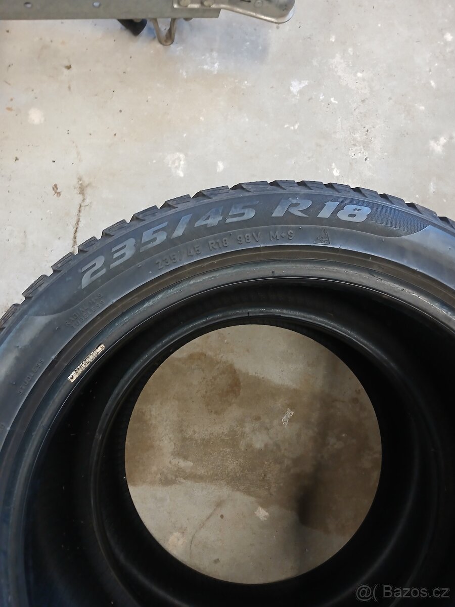 Zimni pneu 235/45 R18 - 9