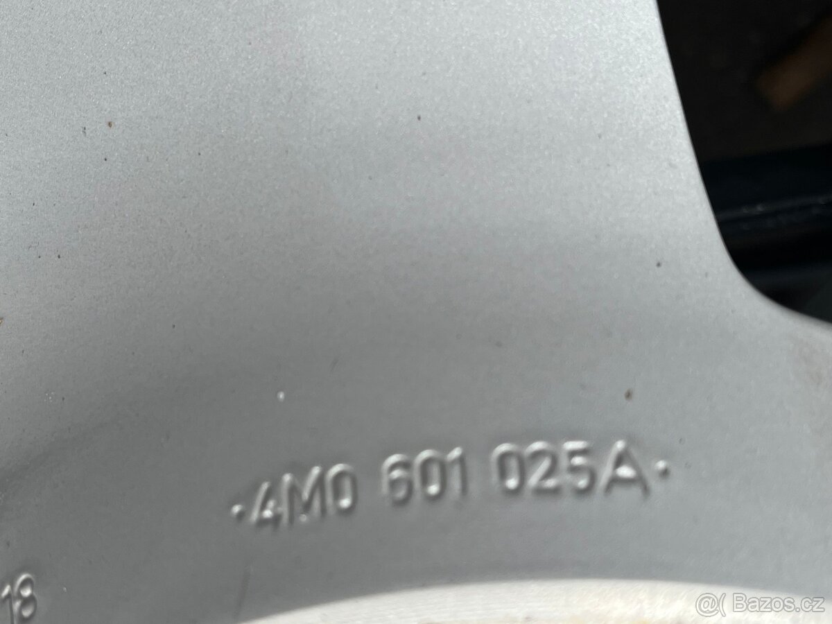 Audi Q7, kola 18" - 9