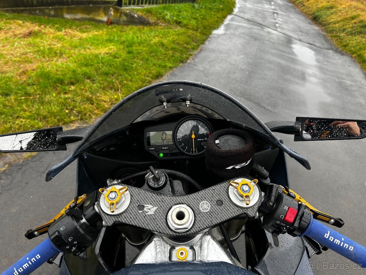 Yamaha R1 - 9