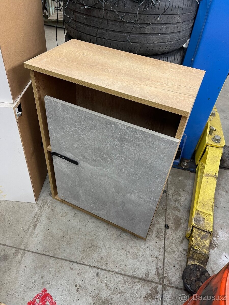 Skřínky na zed 3x - 9