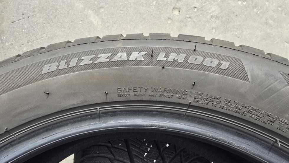 Zimní pneu 235/50/19 Bridgestone - 9