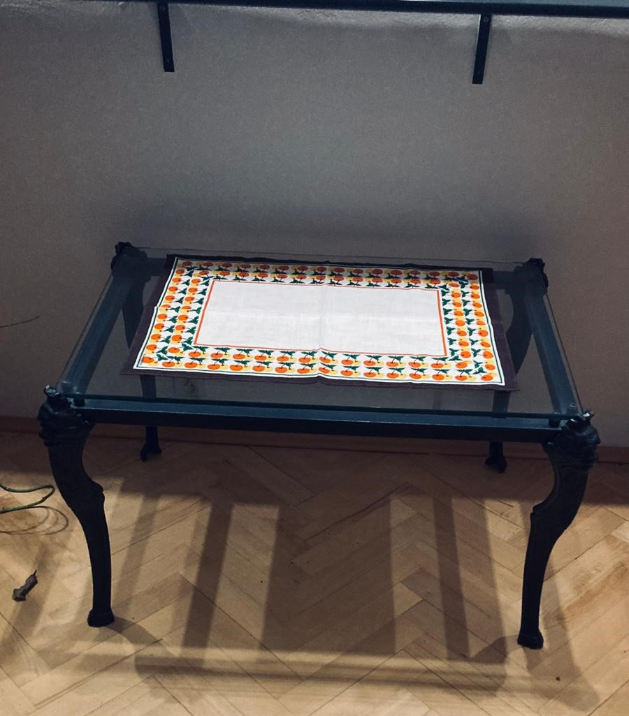 Prodávám konferenční stolek - 9