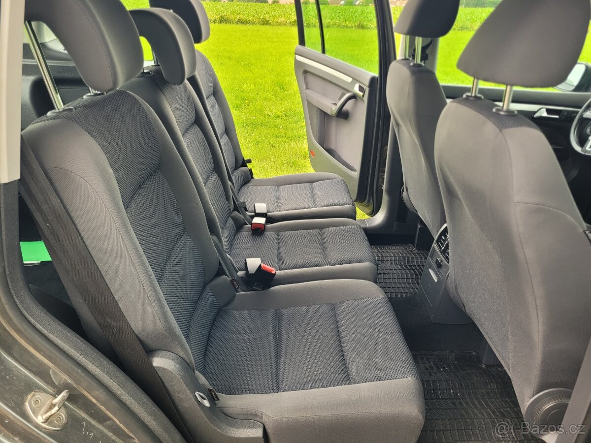 VOLKSWAGEN TOURAN - 9