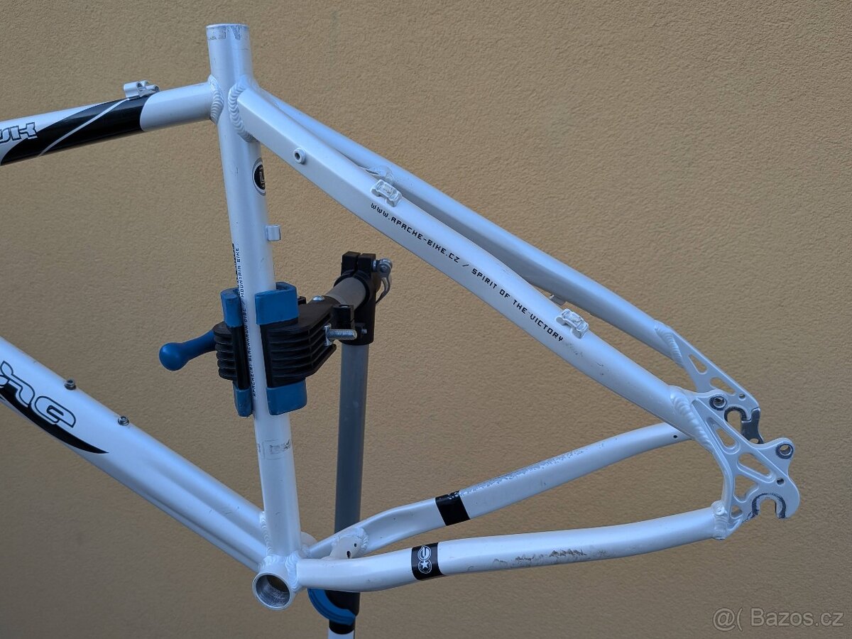 rám Apache Blackhawk 19" - 9