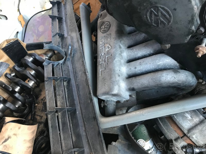 VW Transporter T4 2,4D - díly - 9