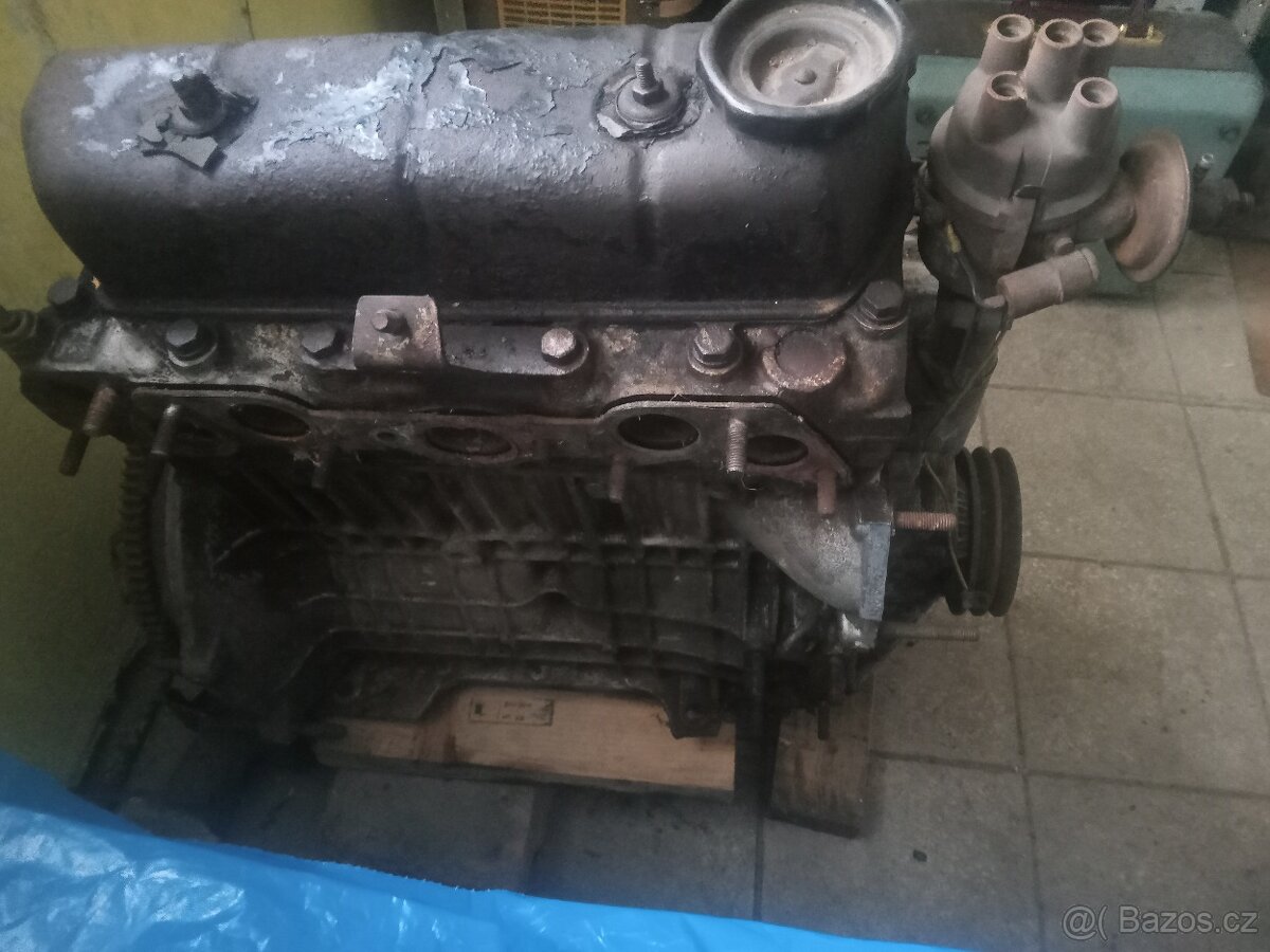 Dva motory skoda110L - 9
