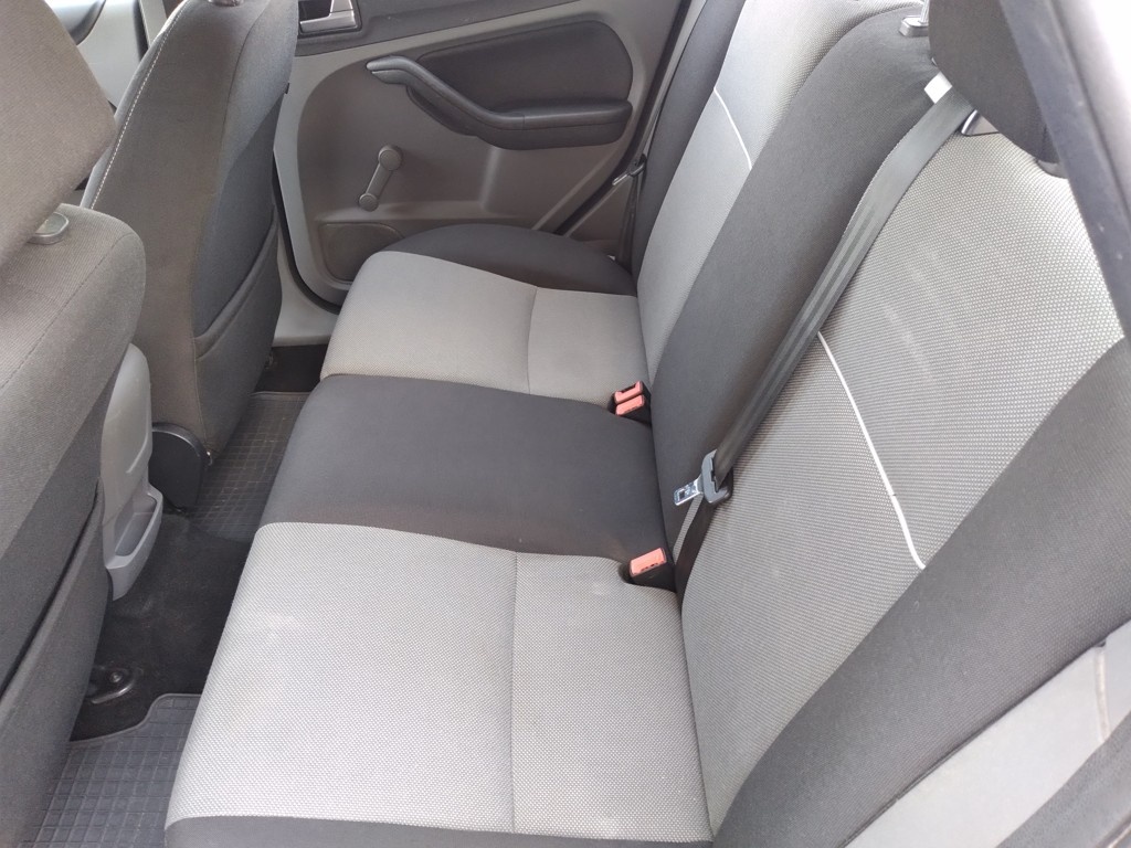 FORD FOCUS COMBI 1.6 16V 1.VLASTNÍK, ČR, KLIMA - 9