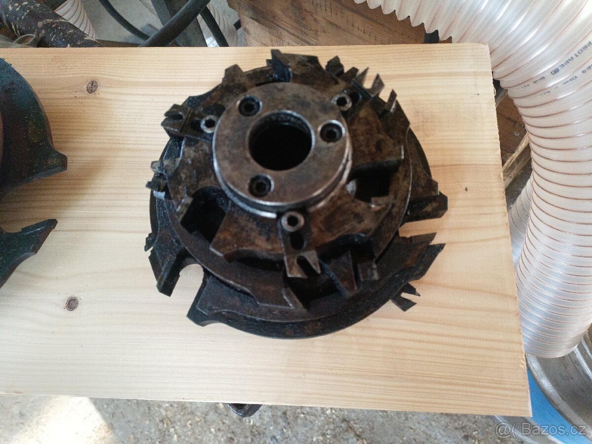 Sada dřevoobráběcích fréz, cca 10ks - 9