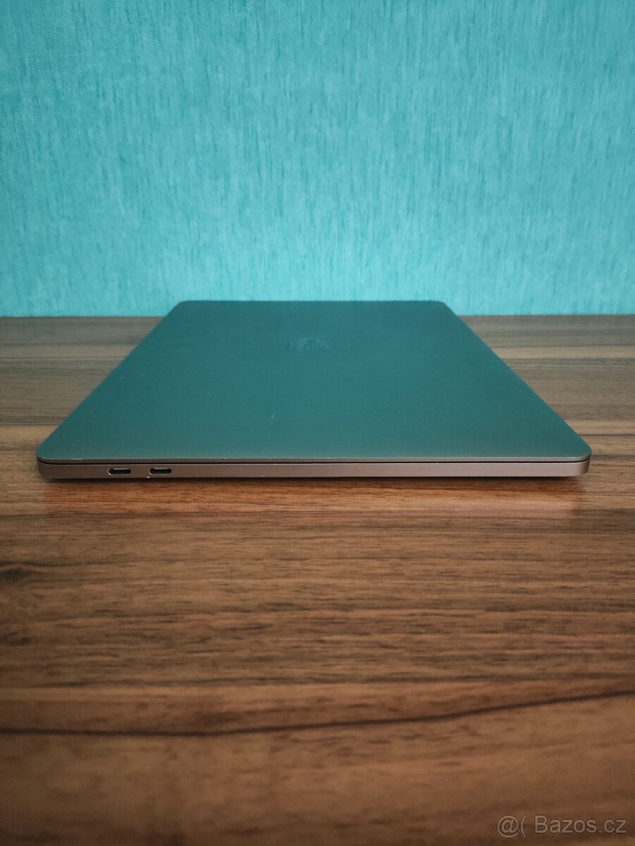 MacBook Pro 2018 | i5 • 8GB • 512GB - 9