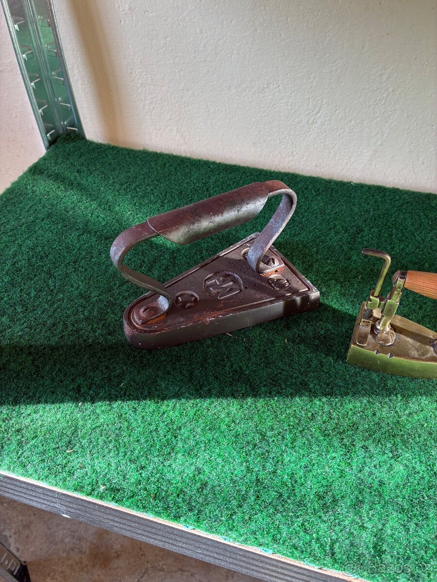 Starožitná žehlička - 9