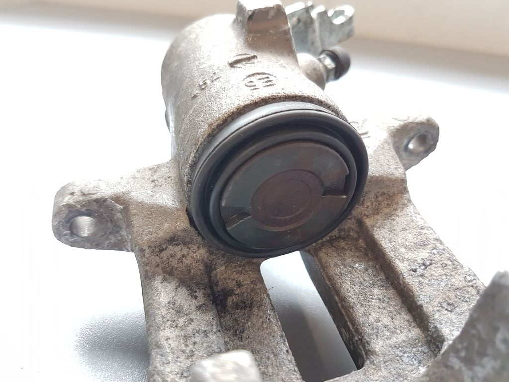 Zadní brzdové třmeny -vroubkovaný typ Octavia II -vyzkoušené - 9