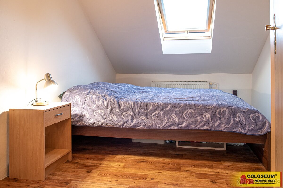 Moravský Krumlov, podkrovní byt 4+1, terasa, zahrada, dílna - 9