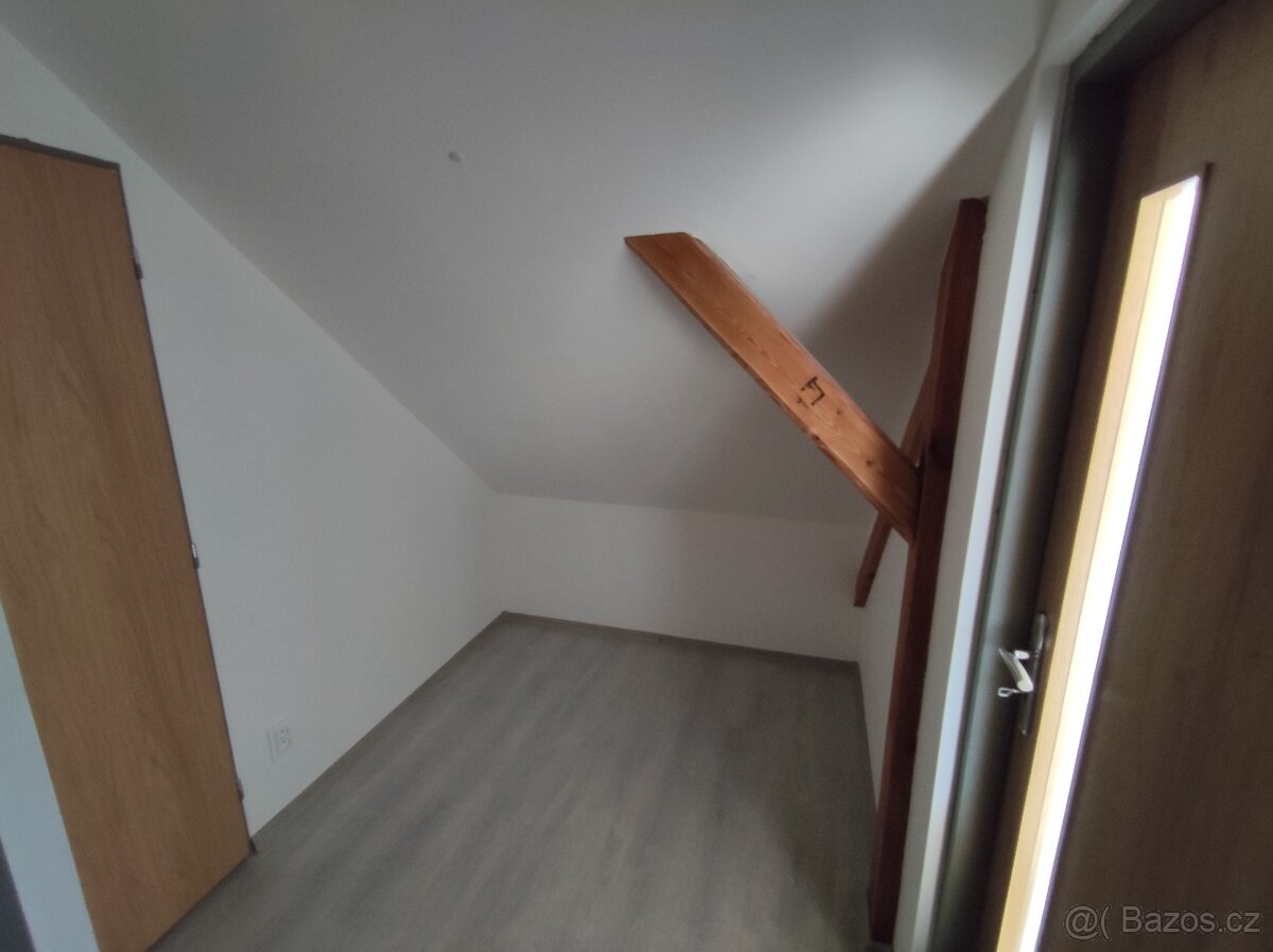 Pronajmu nový, podkrovní byt 1+kk v Mimoni, ul. Lužická 105 - 9
