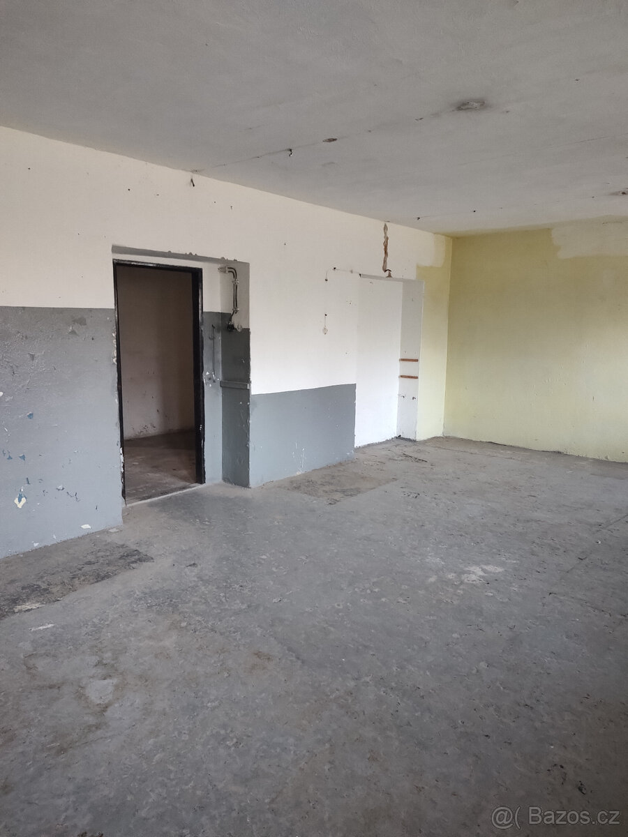 Pronájem skladových prostor, parkovacích stání - 9