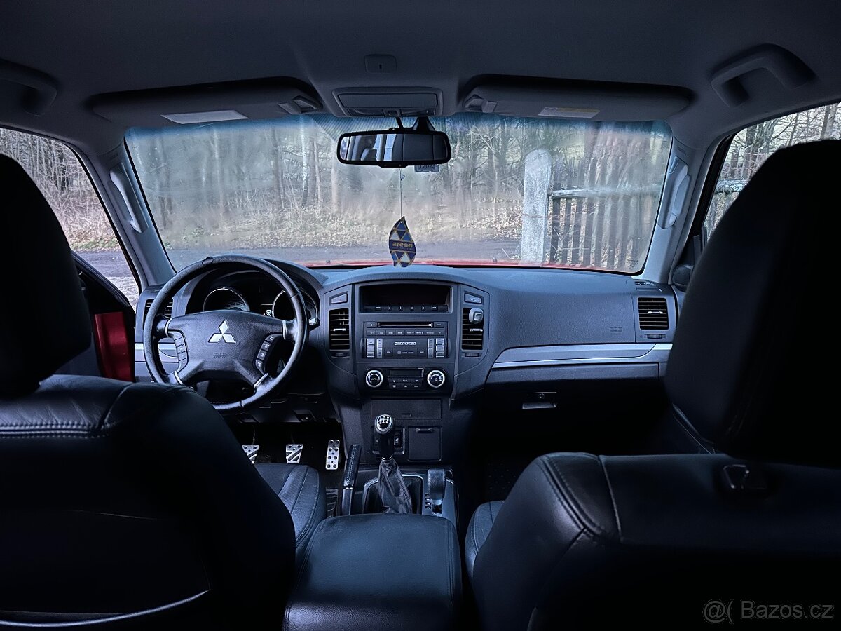 PRODÁM MISTUBISHI PAJERO - 9