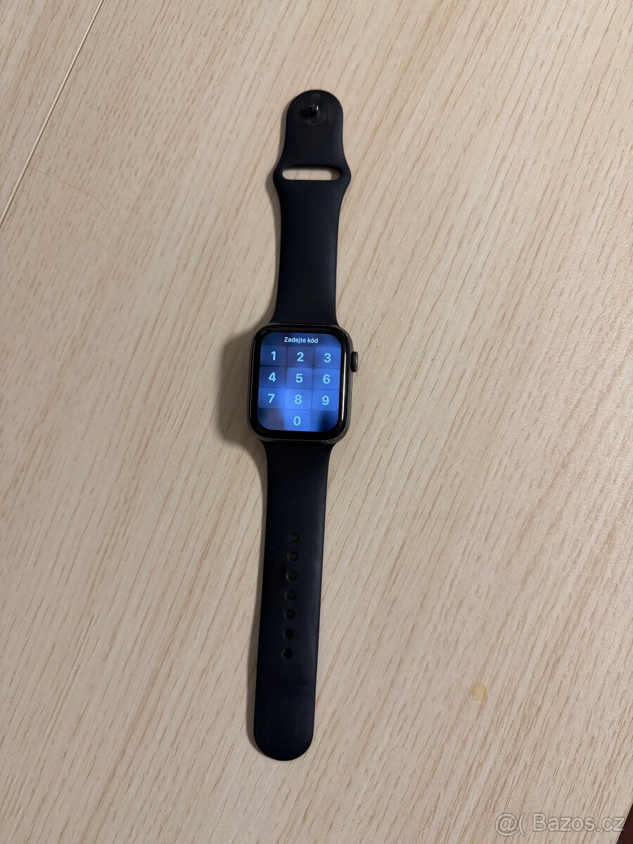 Prodám iPhone 12 pro max. Watch 5 series 45mm - 9