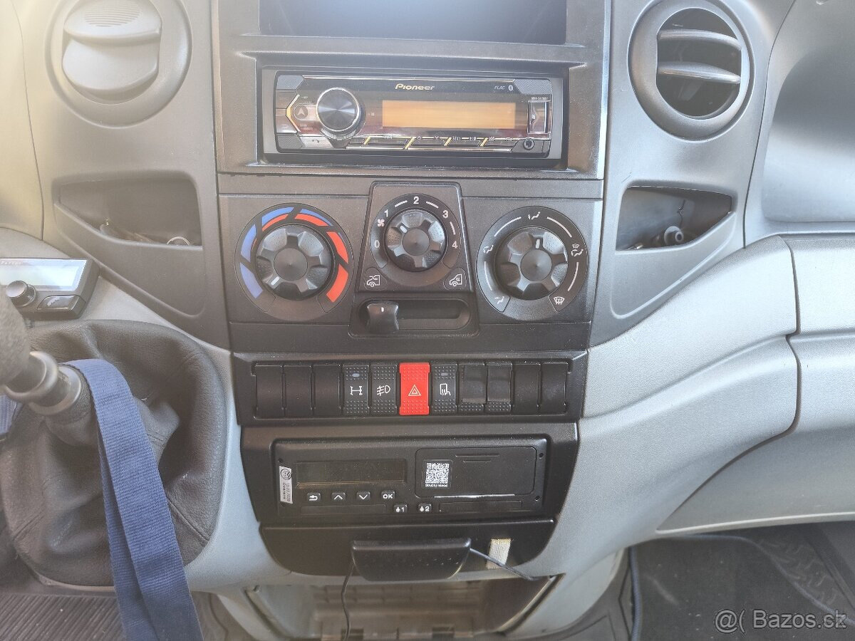 Predám Iveco Daily 3.0l - mini ťahač. - 9
