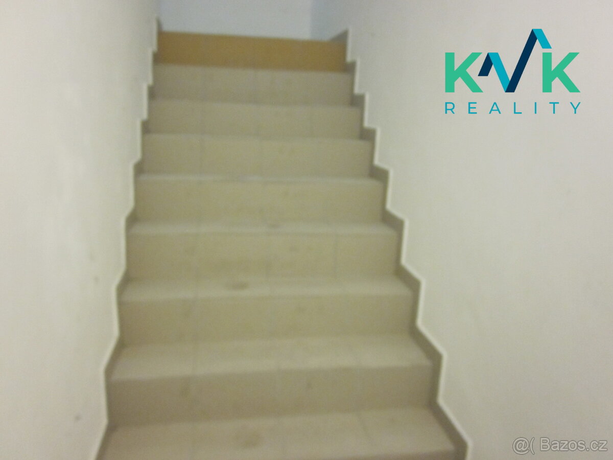 Pronájem nebytových prostor o velikosti 19,60 m2, v OV, cihl - 9