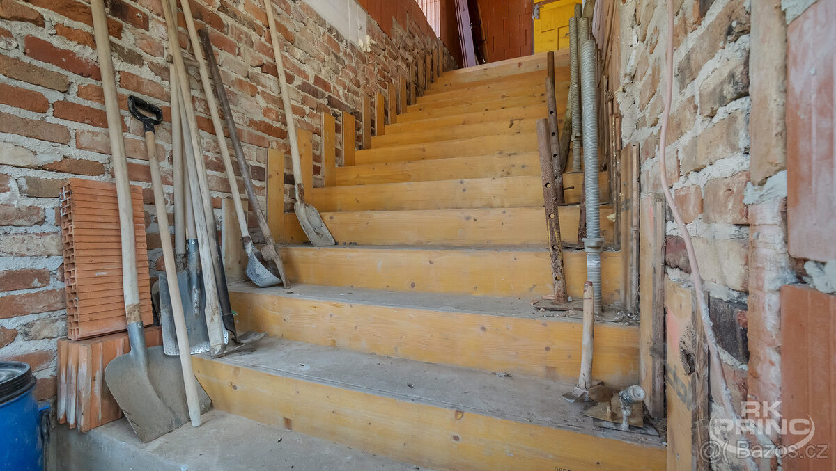 Prodej hospodářského stavení, statku, na pozemku 2.701 m2, B - 9