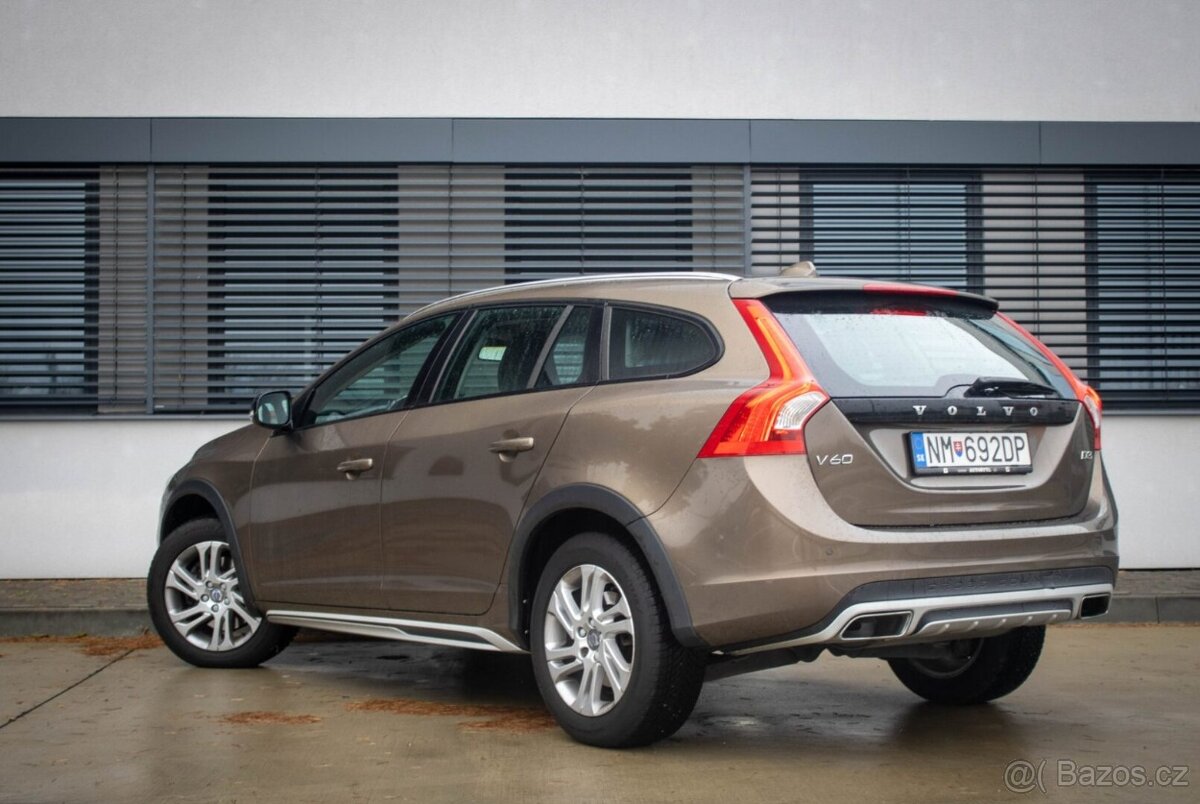 VOLVO V60 Cross Country 2.0L 110kW MT/6 2017 - 9