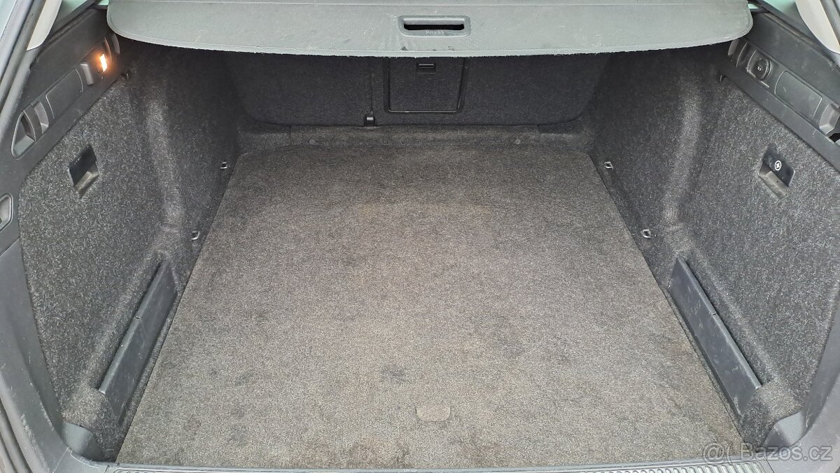 Škoda Superb 1.6 CR TDI Comfort+ NAVI - 9