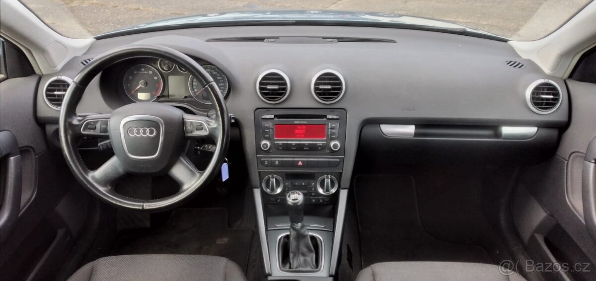 AUDI A3 8P2 Spotback 1,2 TFSI Attraction 2012 1.majitel - 9