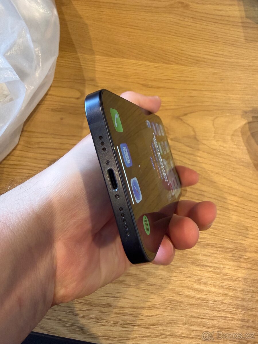 iPhone 12 64GB černý - 9