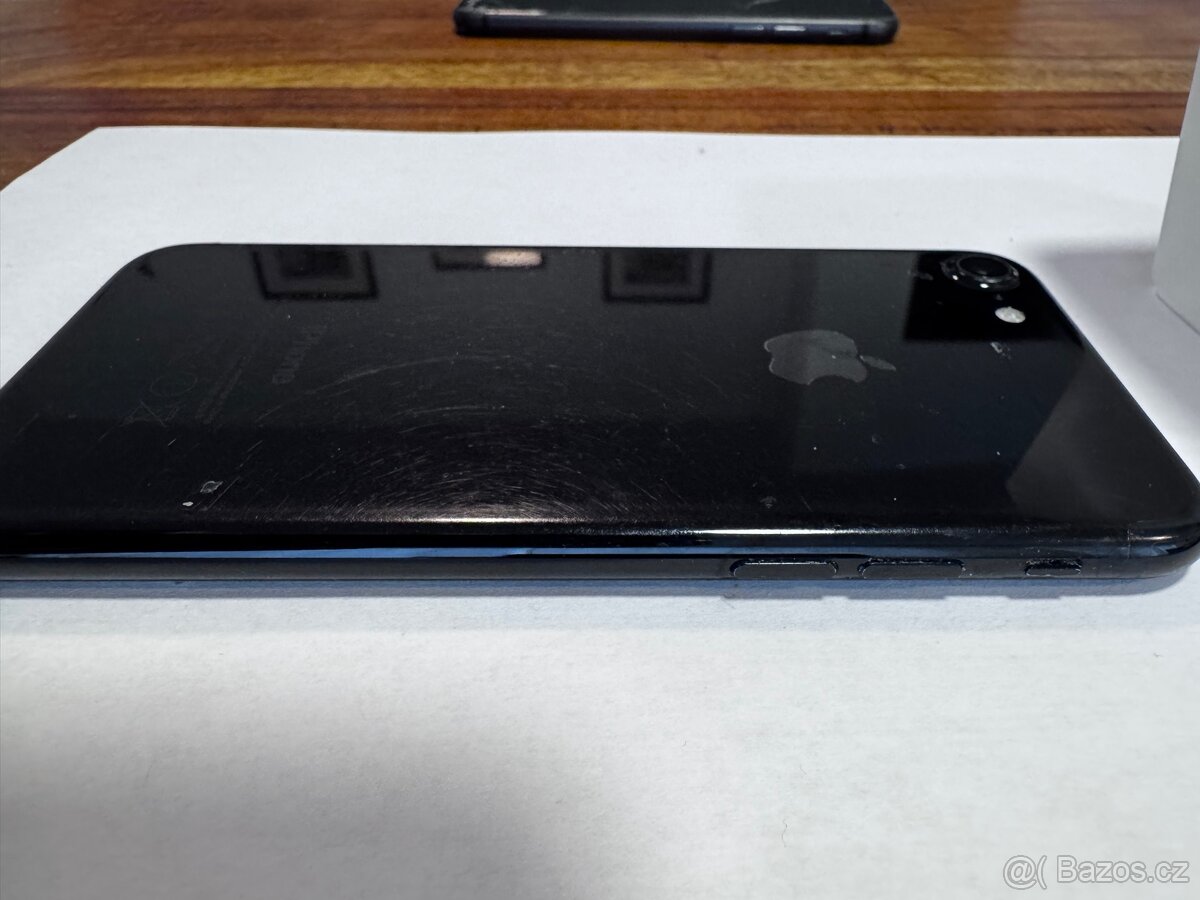 iPhone různé modely poškozené - 9