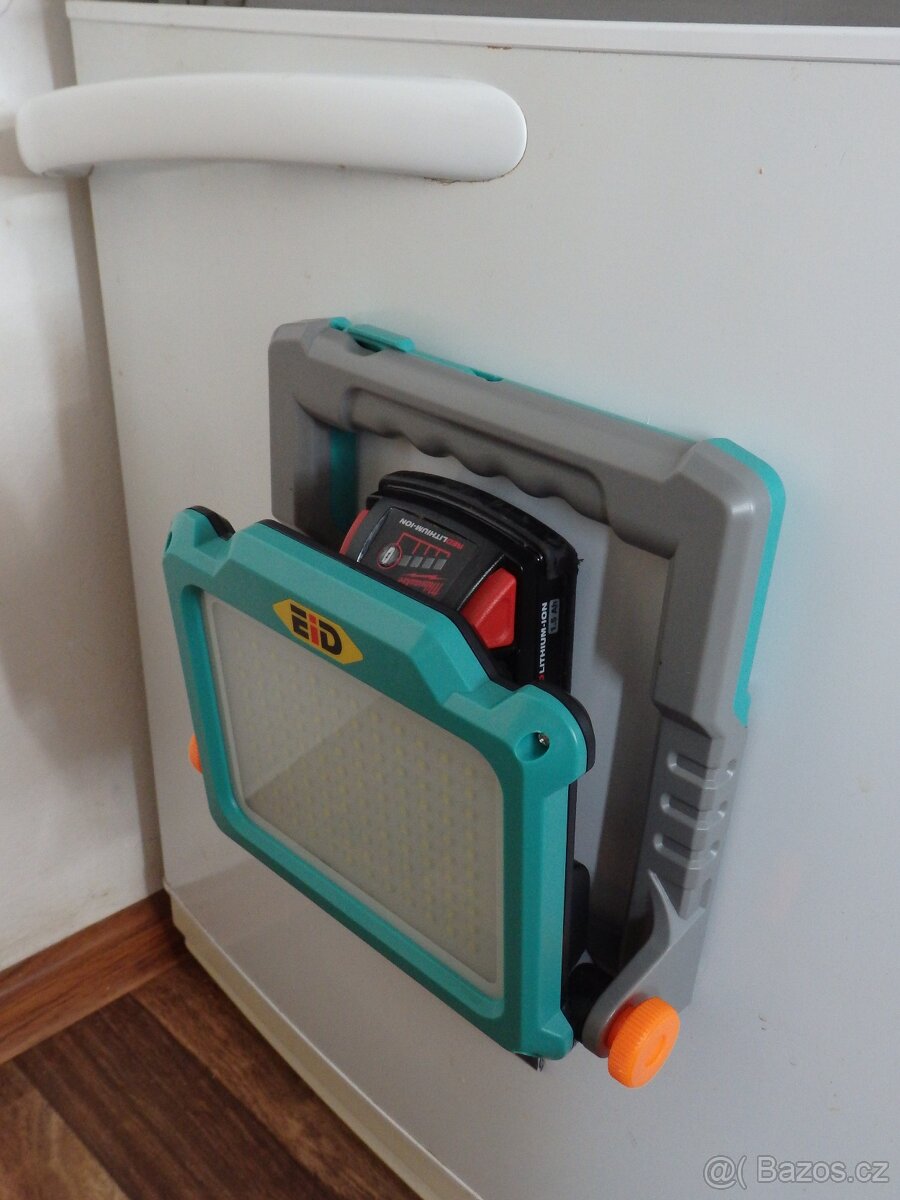 Aku LED světlo ULE3000 DeWALT, MILWAUKEE, Makita, Bosch - 9