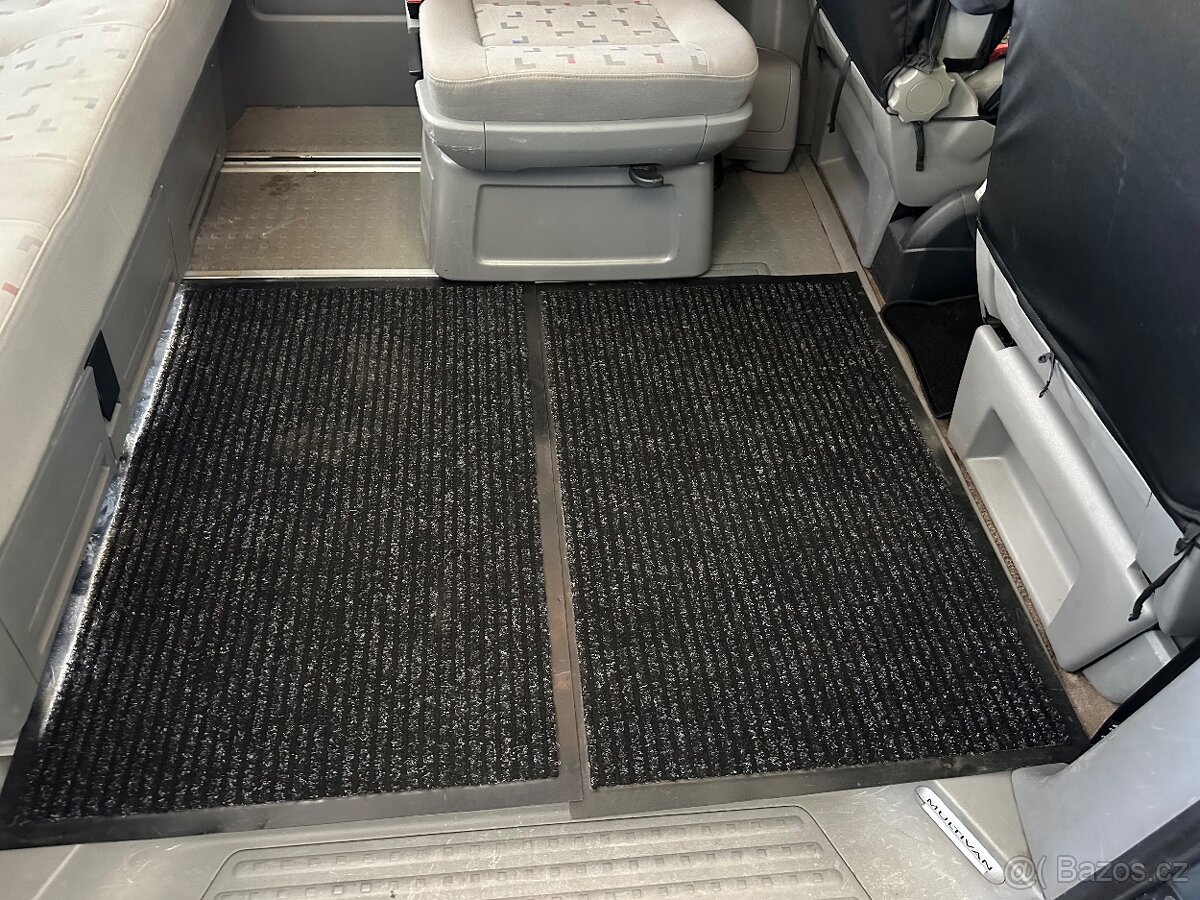 VW Multivan 4x2, 2,5 TD 96 kw,spací lavice,7 míst,tope - 9