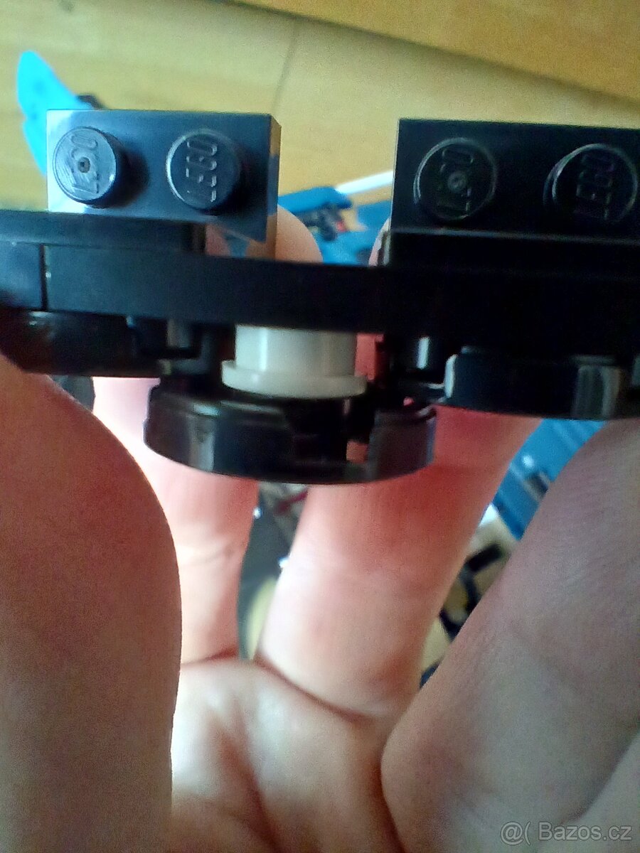 LEGO Technic Bugatti Chiron 42083 - 9