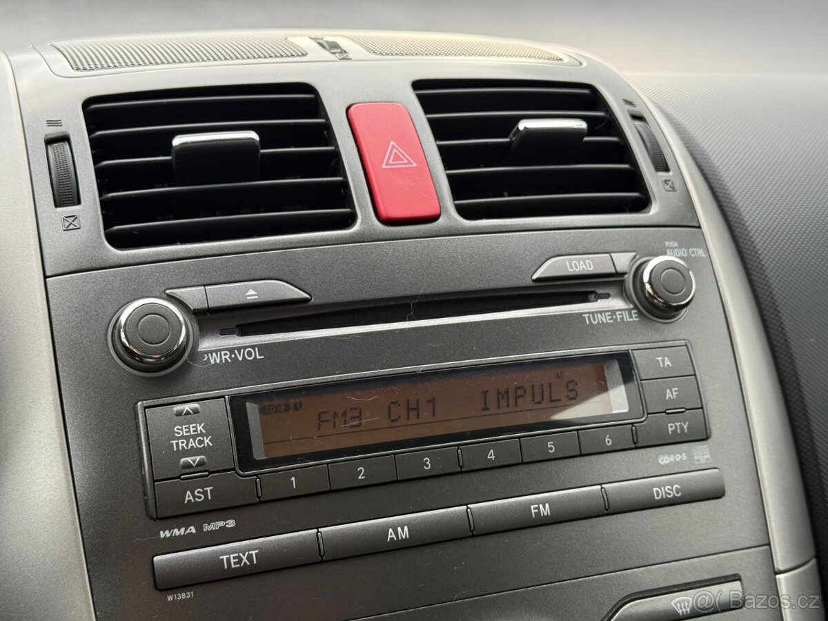 Toyota Auris 1.6 benzín 91 kW - 9