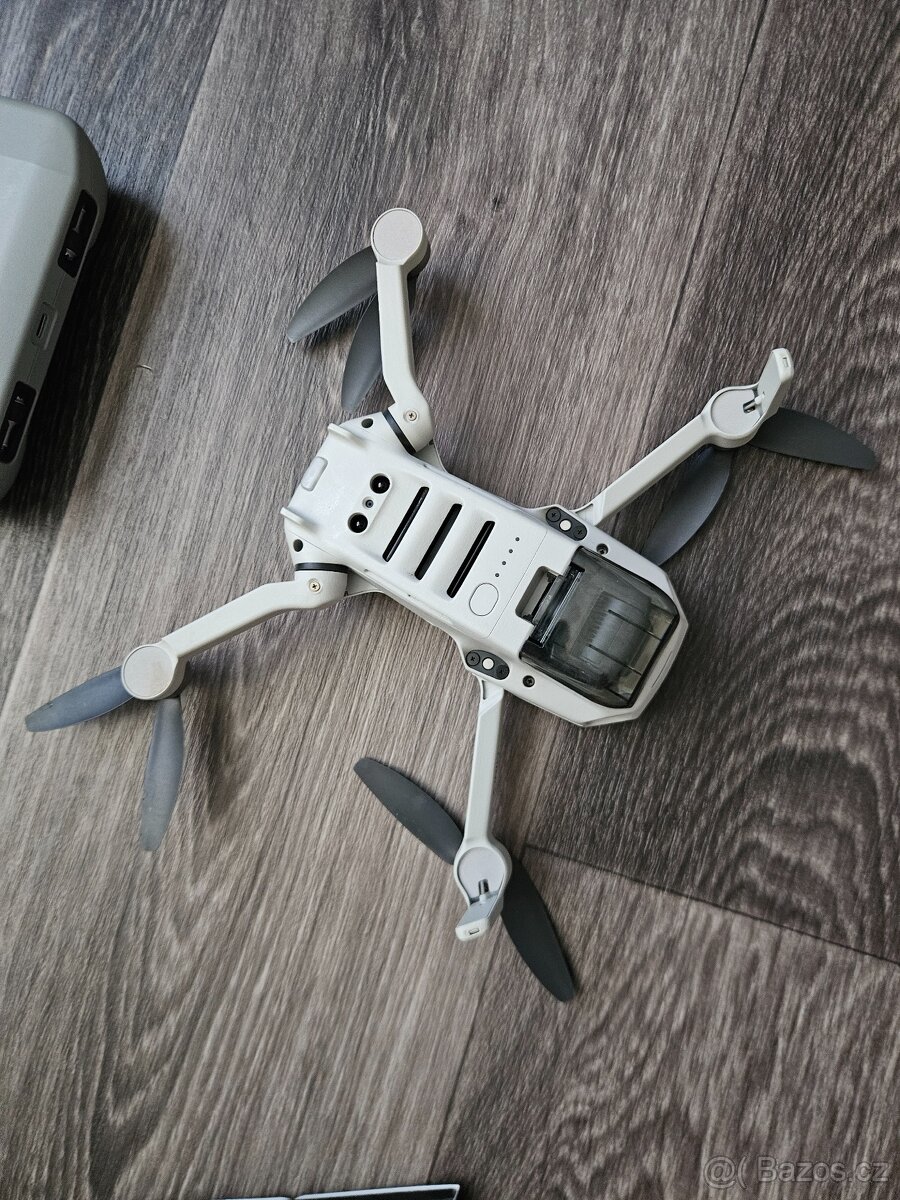 DJI Mini 2 Fly More Combo - 9